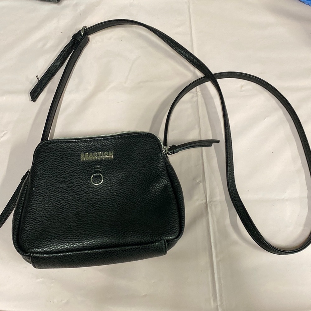 Reaction Kenneth Cole crossbody